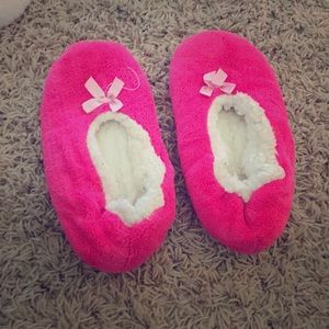 I am selling my slippers that I never wore.